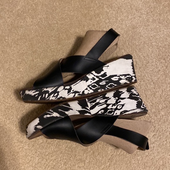 Clarks Collection Soft Cushion Sandals size 11 - Picture 2 of 7